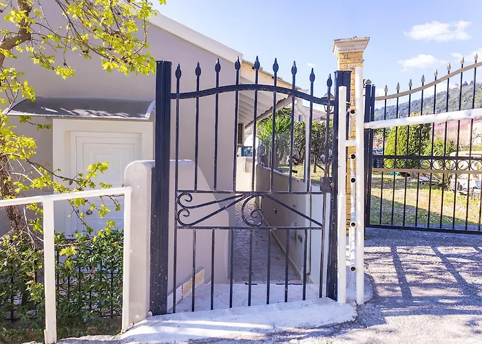 Ad Homes