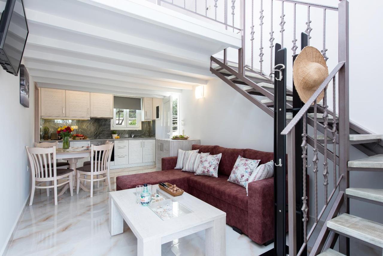Villa Ad Homes