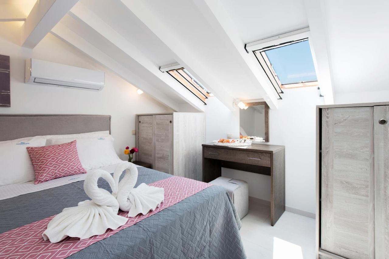 Ad Homes